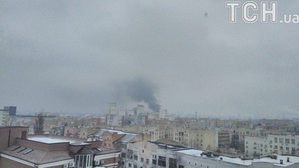 В Киеве горит завод. Фото: tsn.ua
