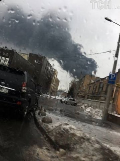 <p>У Києві горить завод. Фото: tsn.ua</p>