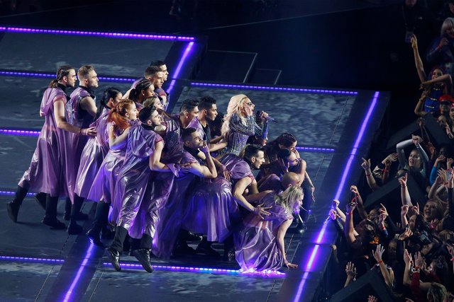 <p>Леді Гага в перерві Супербоулу. Фото: AFP</p>