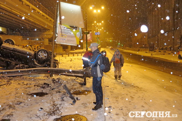 <p>Нічна аварія в Києві. Фото: А. Ракітін</p>