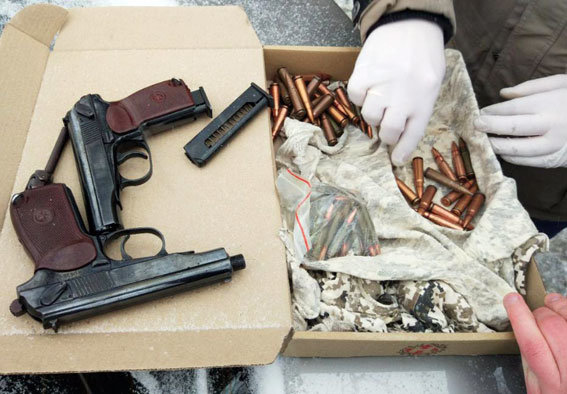 У мужчины нашли арсенал оружия. Фото: полиция