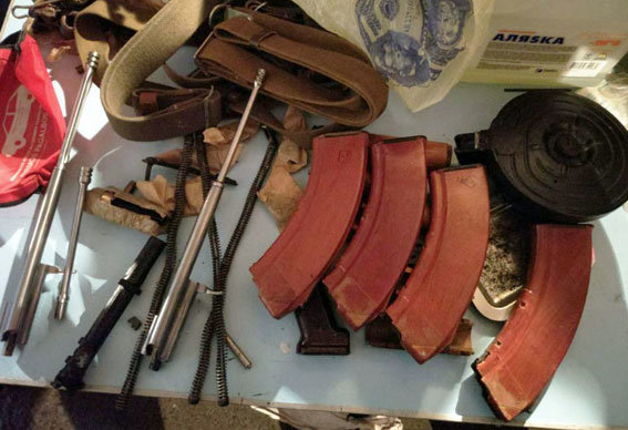 У мужчины нашли арсенал оружия. Фото: полиция