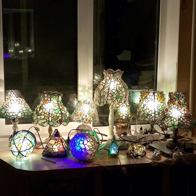 Для мастерицы ее стеклышки и светильники — не хобби, а любовь на всю жизнь. Фото: instagram.com/kate_murphy31