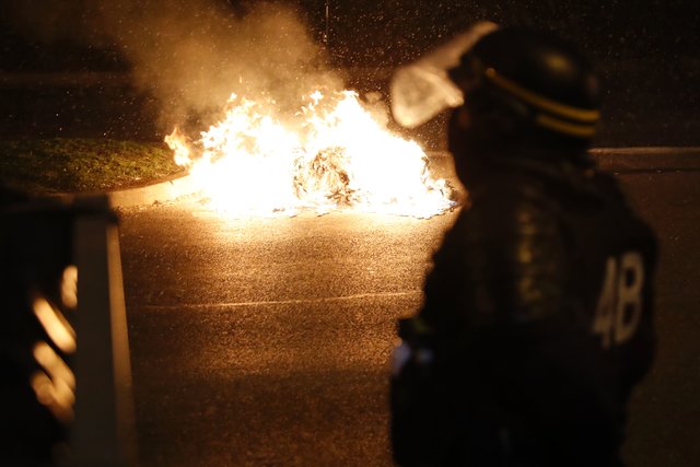 Протесты в пригороде Парижа. Фото: AFP