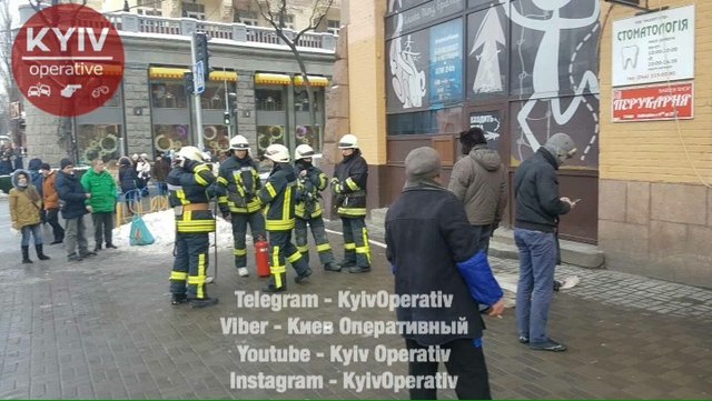 В Киеве горит рынок. Фото: kyivoperativ.info