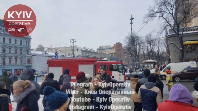В Киеве горит рынок. Фото: kyivoperativ.info