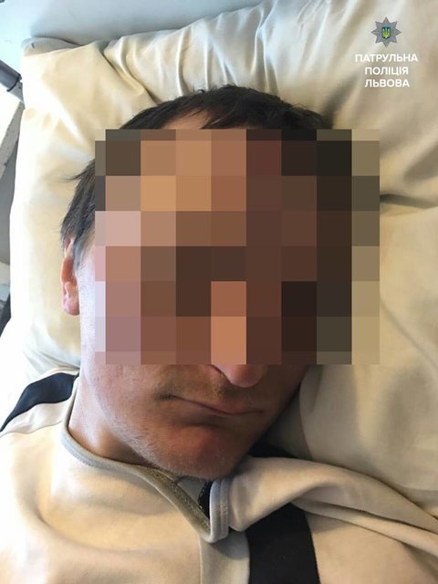 Грабитель попал в больницу. Фото: патрульная полиция Львова