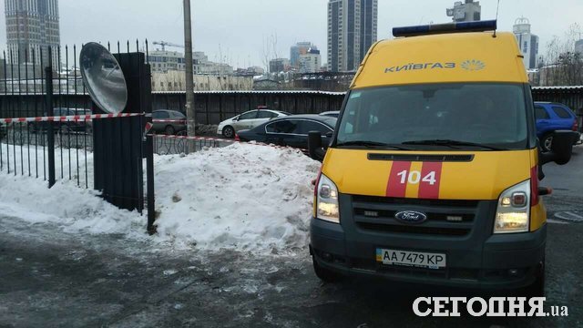 <p>На місці працює аварійна газова служба, &laquo;Київенерго&raquo; і правоохоронці</p> | Фото: Влад Антонов