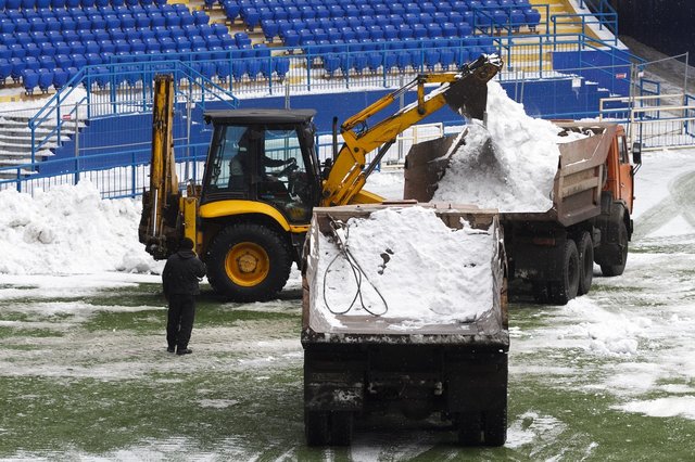 <p>Стадіон "Металіст" готують до матчу Ліги Європи. Фото 2day.kh.ua</p>