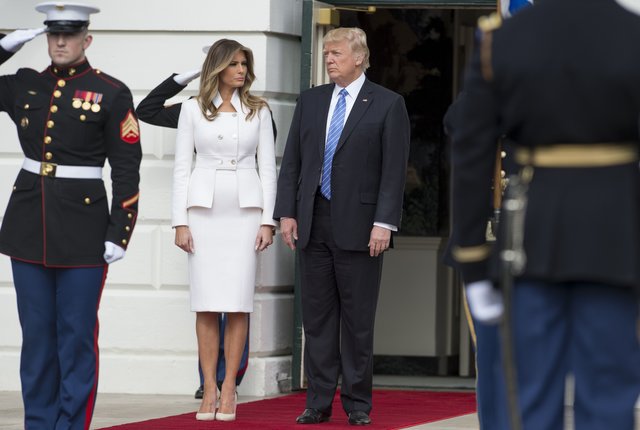 Меланья Трамп сопровождает своего мужа. Фото: AFP