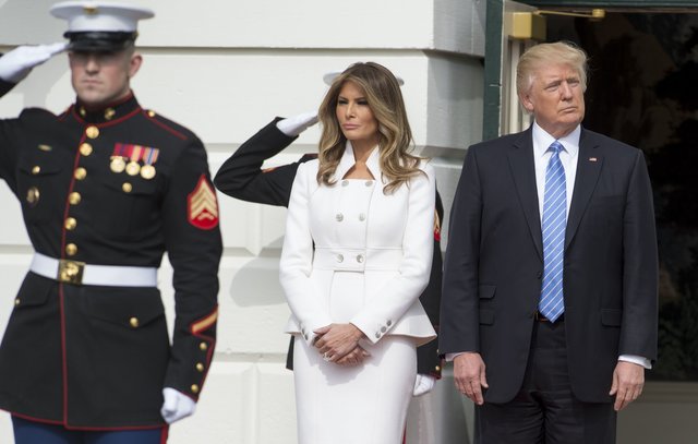Меланья Трамп сопровождает своего мужа. Фото: AFP