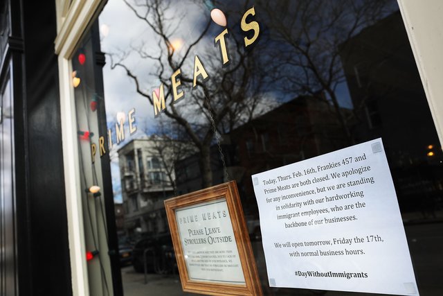 В Вашингтоне рестораны закрылись в знак протеста против миграционной политики Трампа, фото AFP