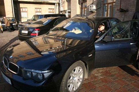 "Конь" секретаря. BMW-745 Олесь Довгий не меняет 4 года. Фото В. Лазебника
