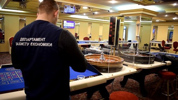 На Оболони накрыли казино. Фото: kyiv.npu.gov.ua