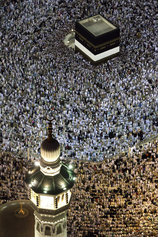 Паломники собираются на молитву в Священной мечети в Мекке. Фото AFP