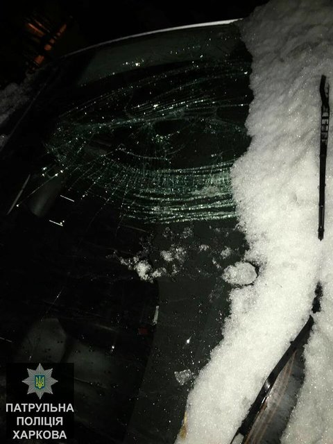 <p>Сніг псує життя автомобілістам. Фото: поліція</p>