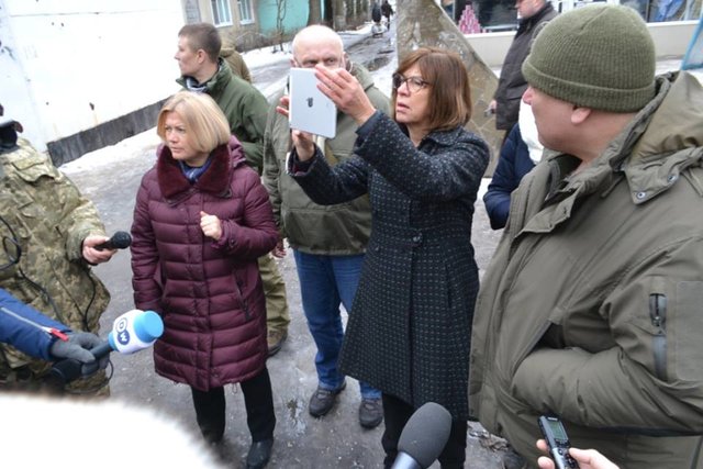 <p>Євродепутати відвідали Авдіївку. Фото: facebook.com/ato.news</p>