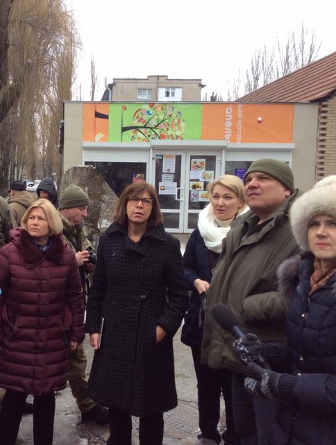 <p>Євродепутати відвідали Авдіївку. Фото: facebook.com/ato.news</p>