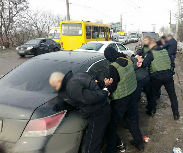 Перестрелка произошла возле здания суда в Кропивницком. Фото: полиция