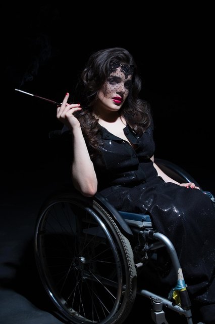 Александра Кутас – красавица на инвалидной коляске. Фото: facebook, instagram