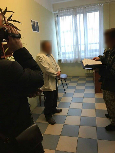 Во время задержания коррупционера. Фото: пресс-служба СБУ