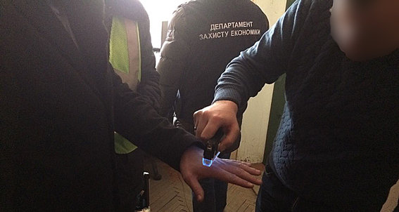 Депутата задержали на взятке. Фото: полиция Закарпатья