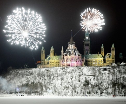 31 декабря Оттава отметила 150 годовщину провозглашения столицей Канады. В честь этого устроили грандиозное шоу фейерверков.