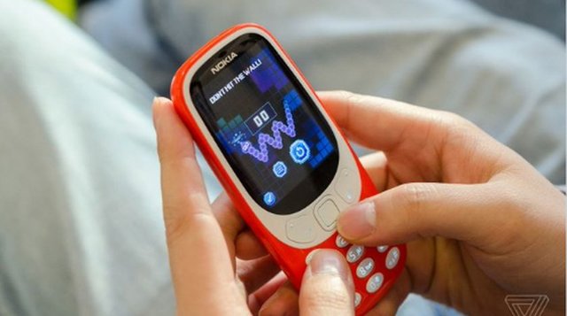 <p>У Барселоні представили оновлену версію легендарної Nokia 3310, фото AFP</p>