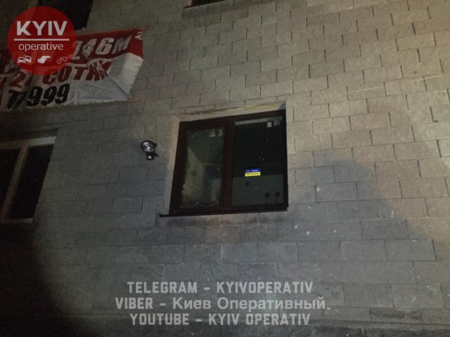 Мужчину, который стоял "на стреме", задержали. Фото: facebook.com/KyivOperativ