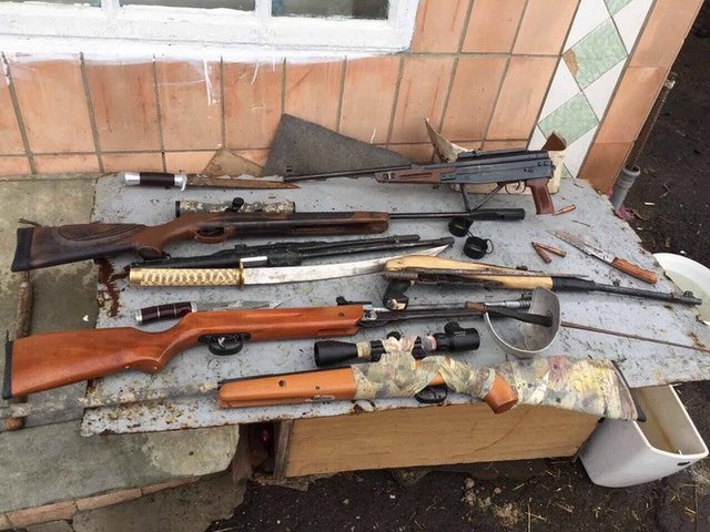 Наркодилер из Ровно зарабатывал на торговле оружием. Фото: ssu.gov.ua