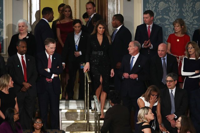 Меланья Трамп в модном костюме. Фото: AFP