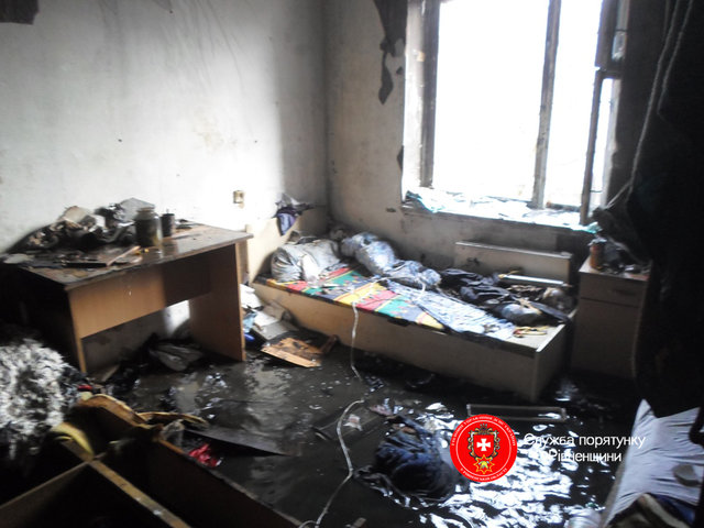 В Ровно горело общежитие. Фото: ГСЧС