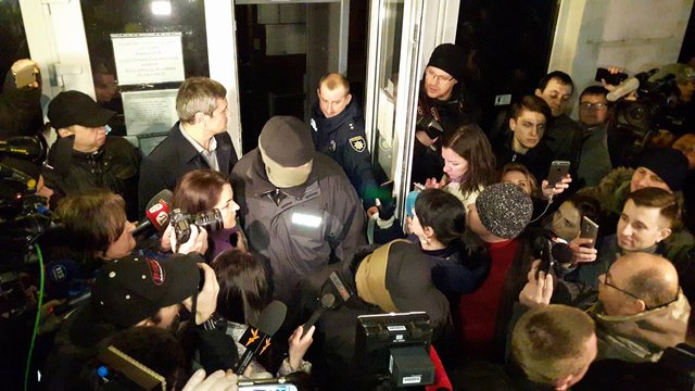 Адвокат зачитал заявление Насирова, прокуроры САП, сотрудники НАБУ и врачи покинули здание суда, фото Антон Комаров/Сегодня