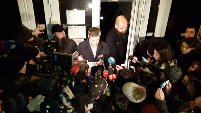 Адвокат зачитал заявление Насирова, прокуроры САП, сотрудники НАБУ и врачи покинули здание суда, фото Антон Комаров/Сегодня
