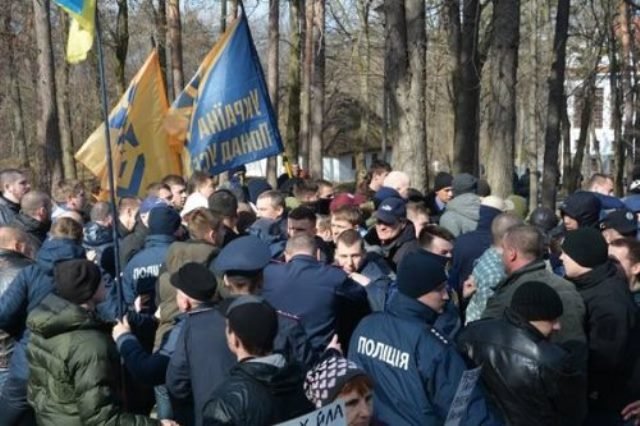 На Тарасовой горе подрались активисты. Фото: 