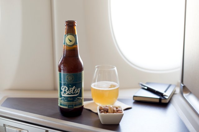 <p>Гонконгська авіакомпанія Cathay Pacific випустила пиво Betsy</p>