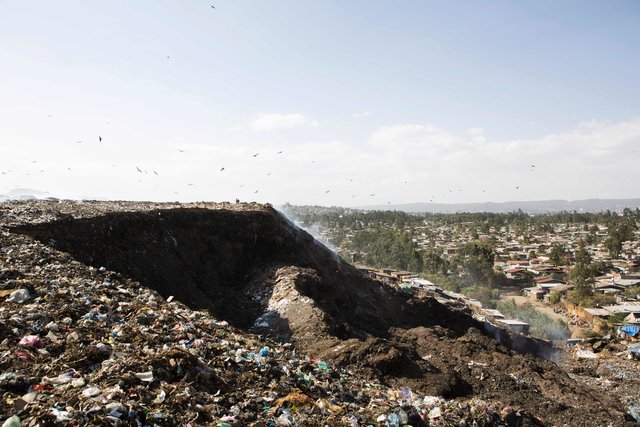 В Эфиопии произошел оползень на мусорной свалке, фото AFP