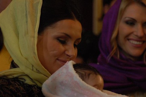 Крестные передали Галине уже крещеную дочку, фото С.Алексеенко