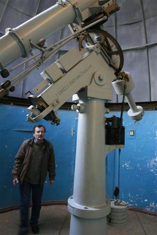 Раритет. Этот телескоп подарил Обсерватори в конце 19 века врач Иванов. Фото А.Лесик