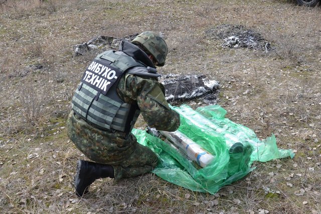 В тайниках нашли гранатометы, мины и тротиловые шашки. Фото: facebook / Татьяна Погукай