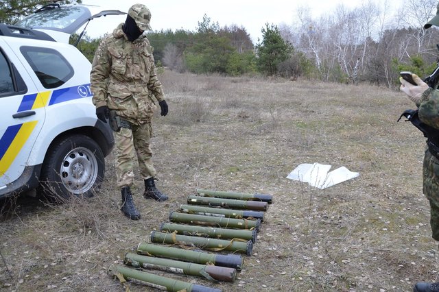 В тайниках нашли гранатометы, мины и тротиловые шашки. Фото: facebook / Татьяна Погукай