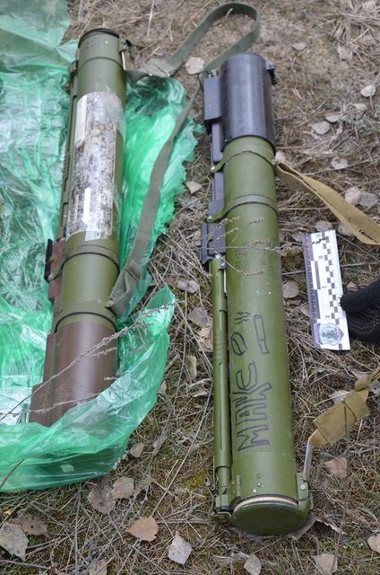 <p>У схованках знайшли гранатомети, міни та тротилові шашки. Фото: facebook/Тетяна Погукай</p>