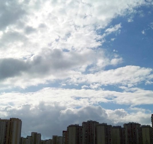 Небо в Киеве после града. Фото: instagram.com/donna_donore