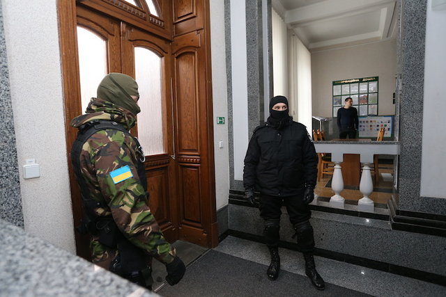 Обыски в тернопольской мэрии. Фото: zz.te.ua