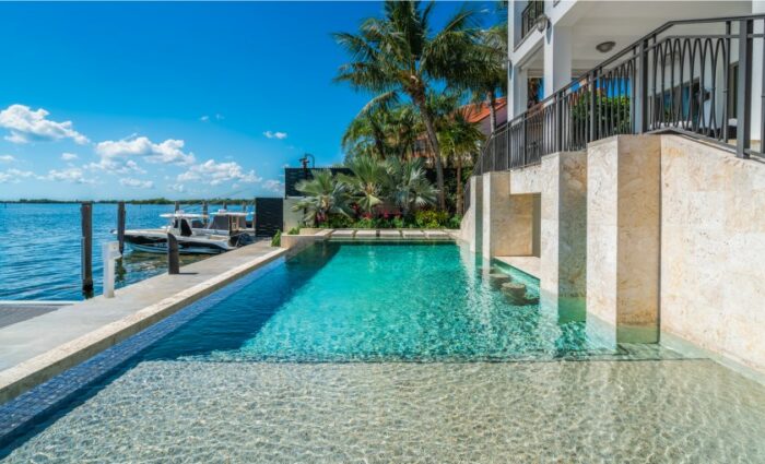 	Некуда привязать яхту! Фото роскошного дома в Майами, который не нужен звезде НБА