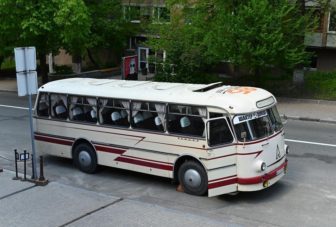 Шахтер в ретроавтобусе Турист 1973 года выпуска приехал на последнюю игру сезона (фото)