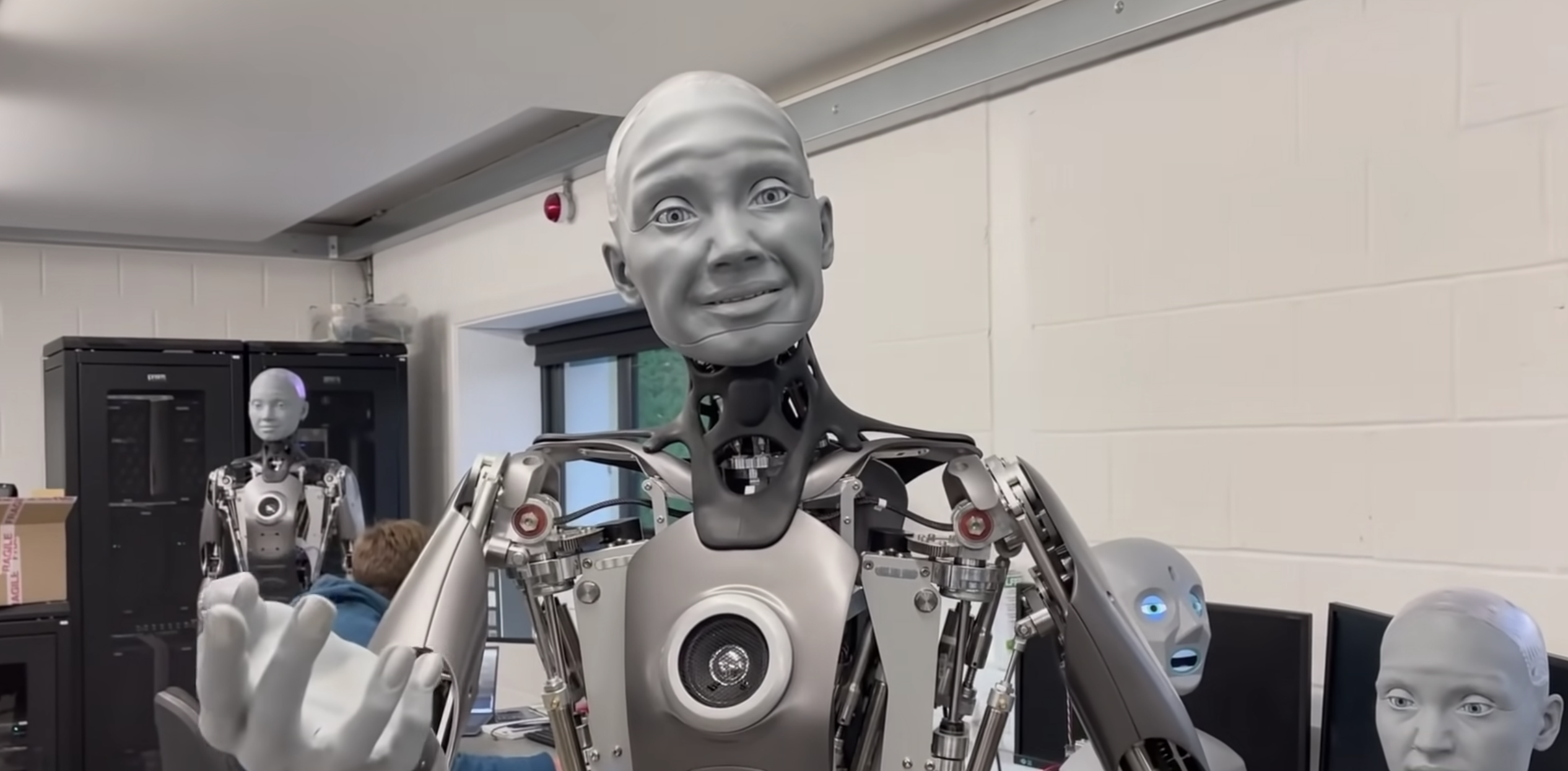 Наиболее продвинутый. Робот Амека. Робот с человеческой мимикой. Человекоподобный робот.