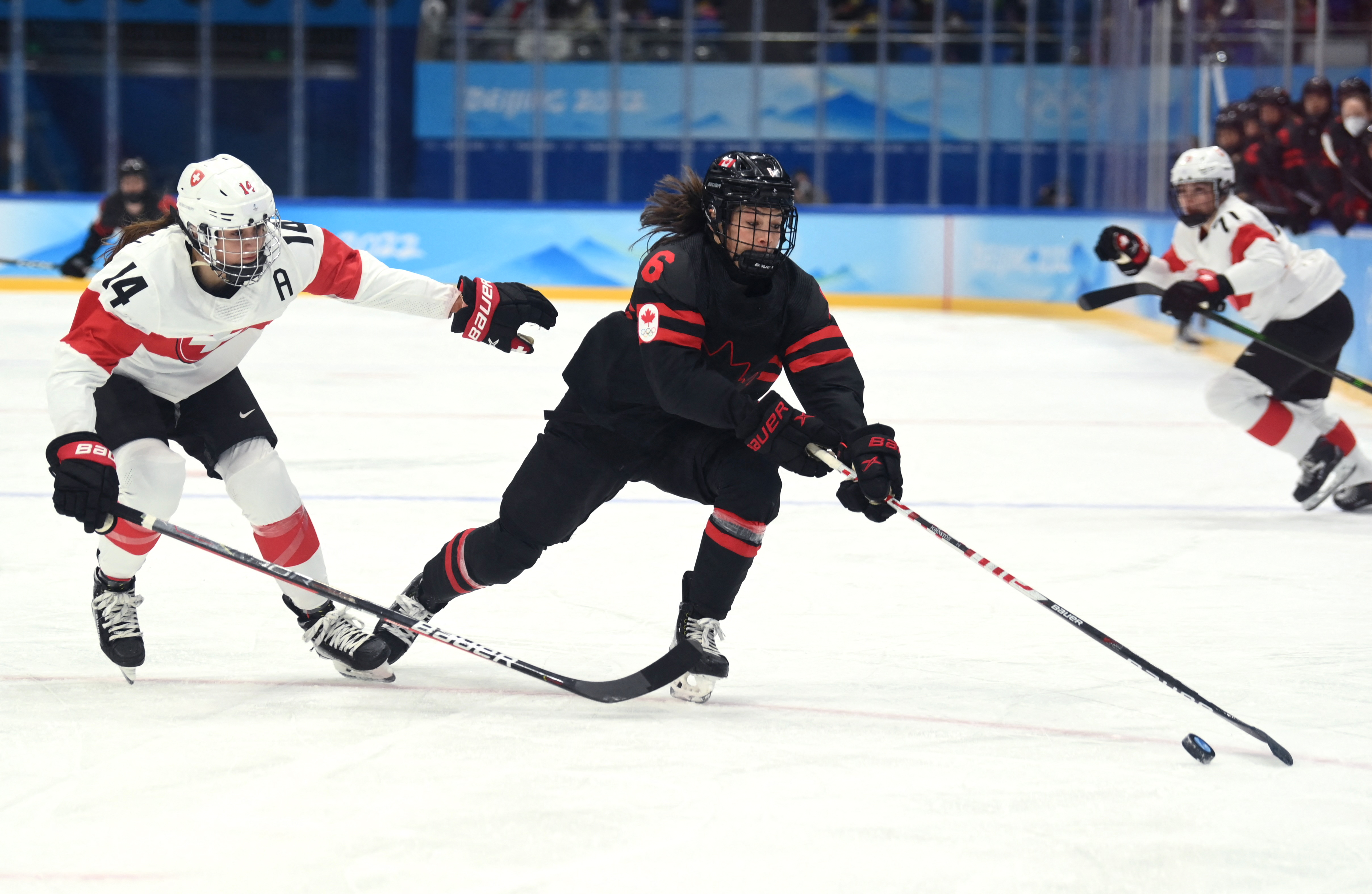 На сколько побед больше одержала сборная канады. Сборная Канады на Олимпиаде 2022. Хоккеистка Мари Филип Пулен. Сборная Канады на Олимпиаде 2022 форма.
