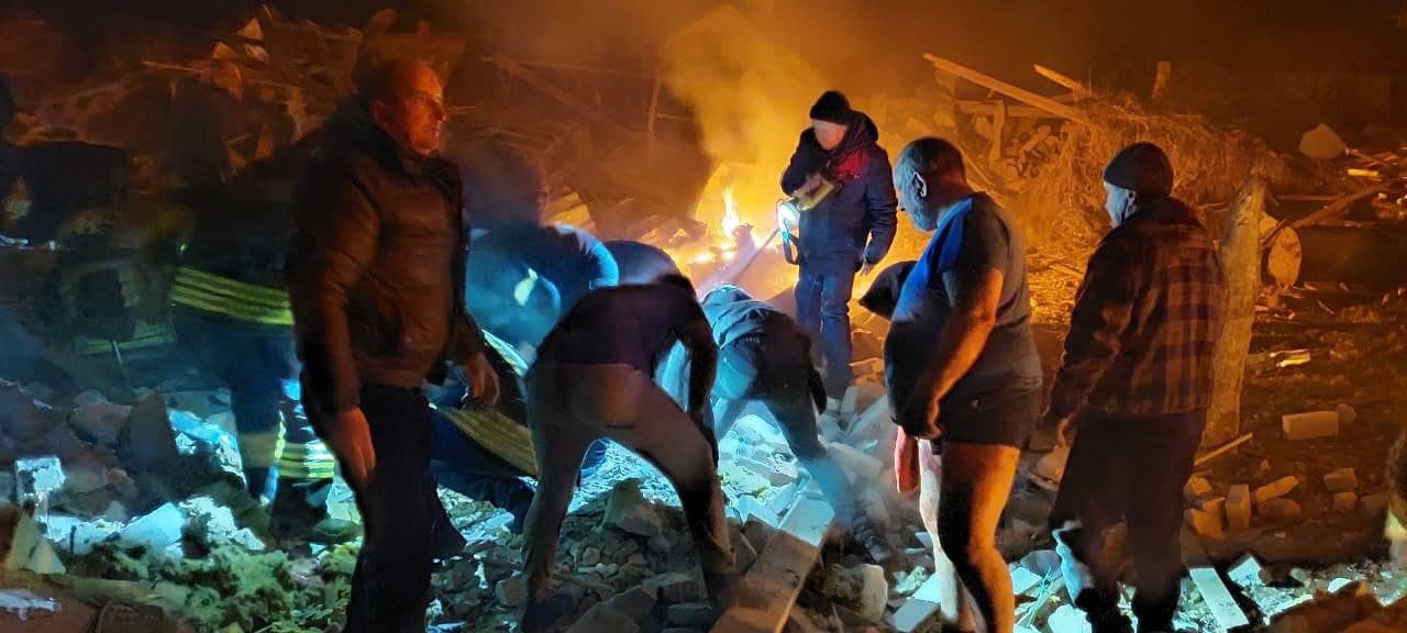 В Житомире после авиаудара погибли трое взрослых и ребенок
