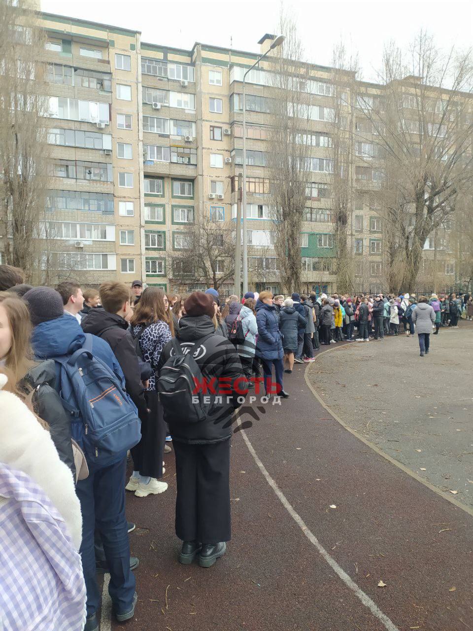 Нападение на белгород сегодня новости. Взрыв в Белгороде. Эвакуация в школе. Жители Белгорода в панике. Заминировали школу.